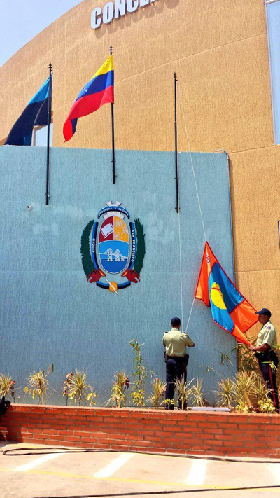 Omar Prieto inauguró nueva sede del Concejo Municipal 4 1534 bandera%202
